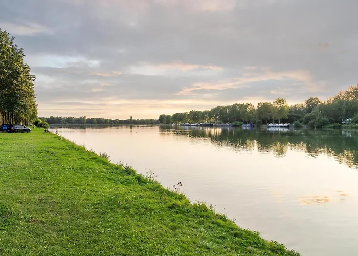 Dom wakacyjny Waterside Elegance Sky Pad *